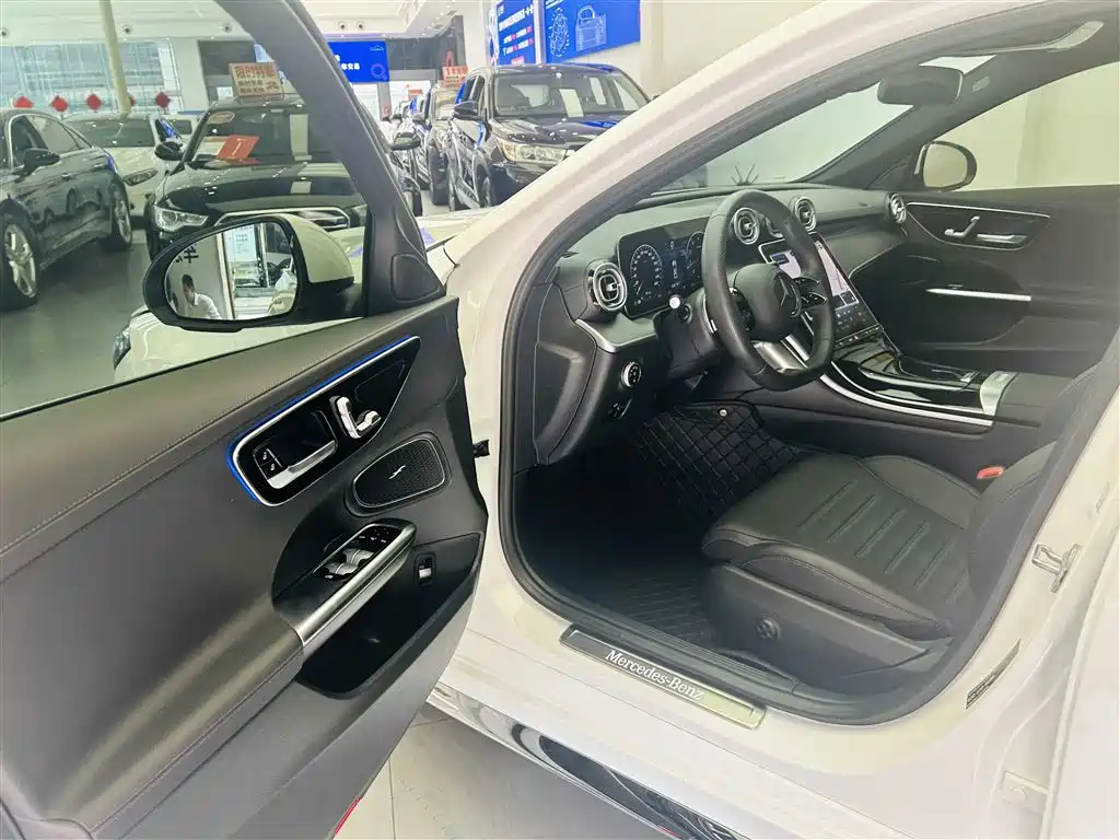 Mercedes-Benz C-Class 2023 — фото 20