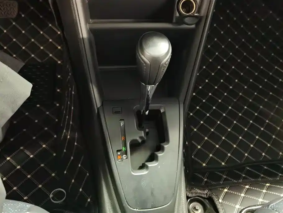 Toyota Yaris L 2018 — фото 16