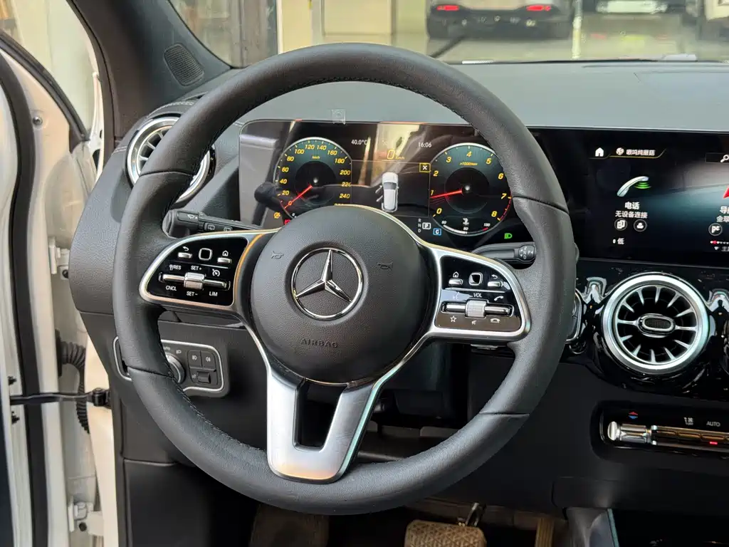 Mercedes-Benz GLA 2023 — фото 13