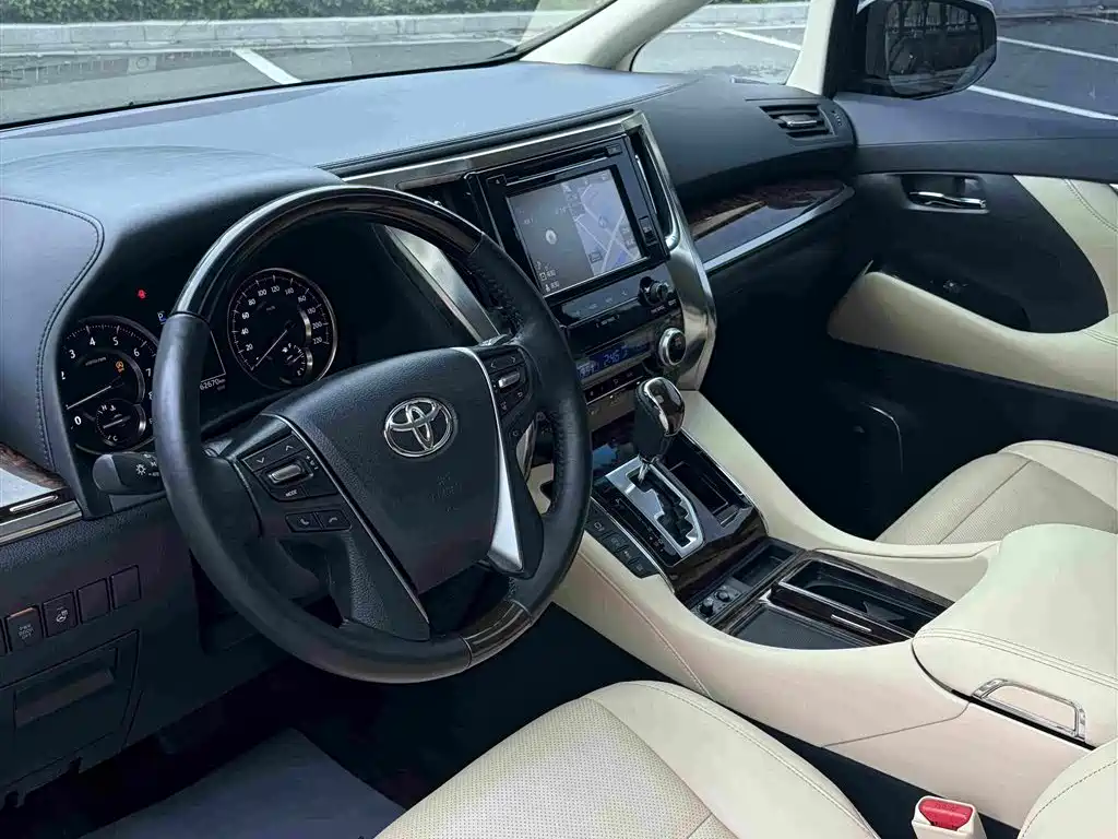 Toyota Alphard 2018 — фото 12