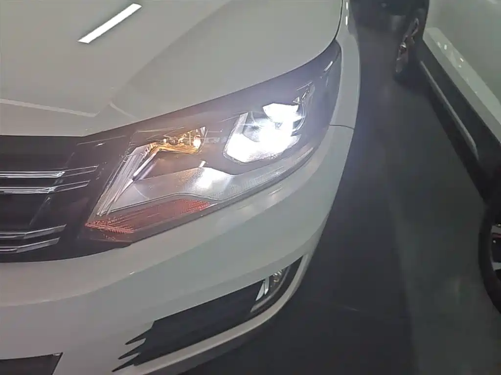 Volkswagen Tiguan 2015 — фото 24