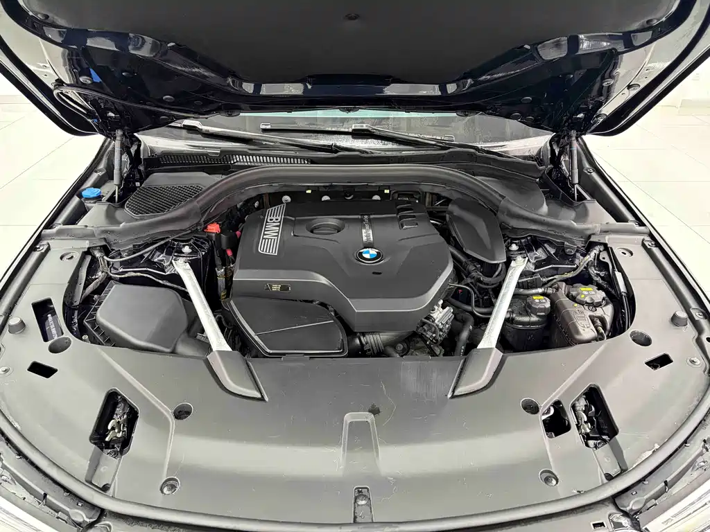 BMW 6 Series GT 2018 — фото 21