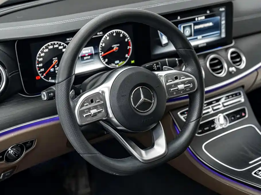 Mercedes-Benz E-Class 2020 — фото 17