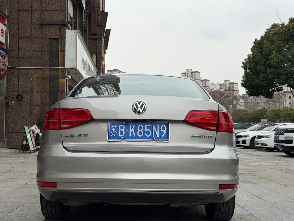 Volkswagen Sagitar 2016