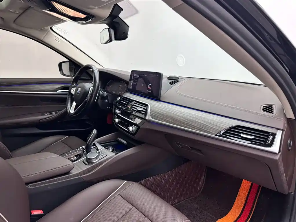BMW 5 Series 2020 — фото 11