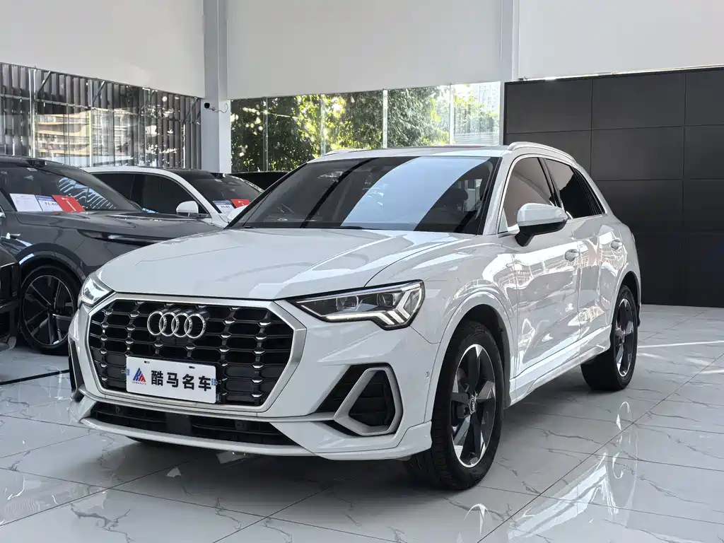 Audi Q3 2021 — фото 1