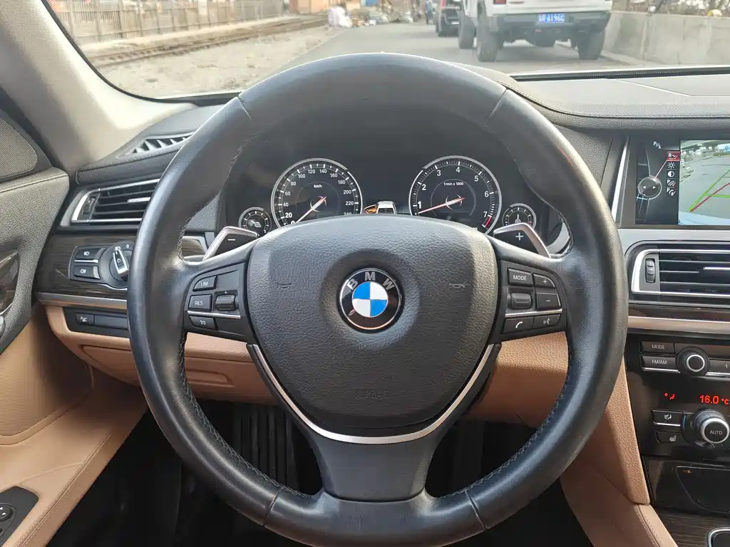 BMW 7 Series 2013 — фото 17