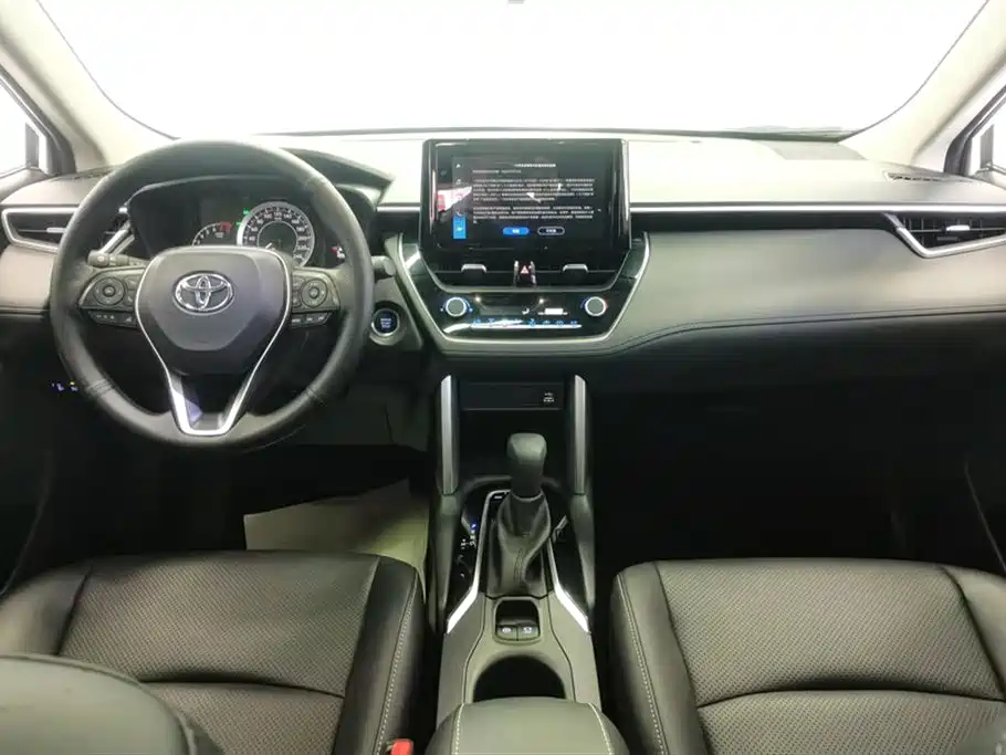 Toyota Corolla Cross 2022 — фото 12