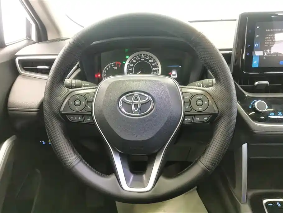 Toyota Corolla Cross 2022 — фото 15