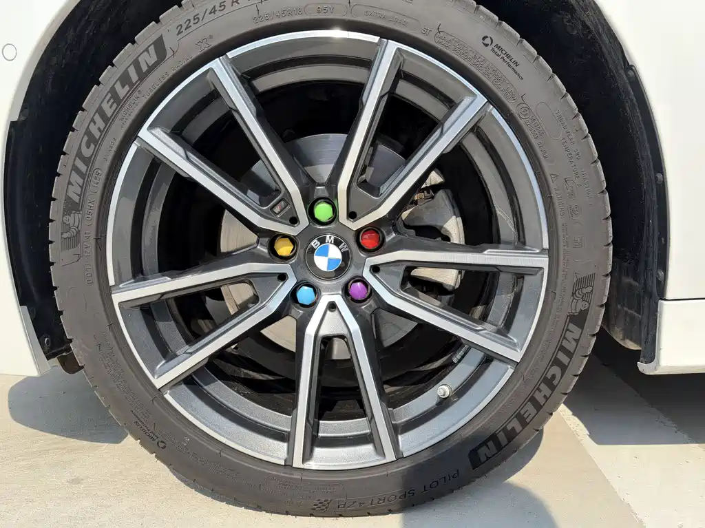 BMW 3 Series 2025 — фото 14
