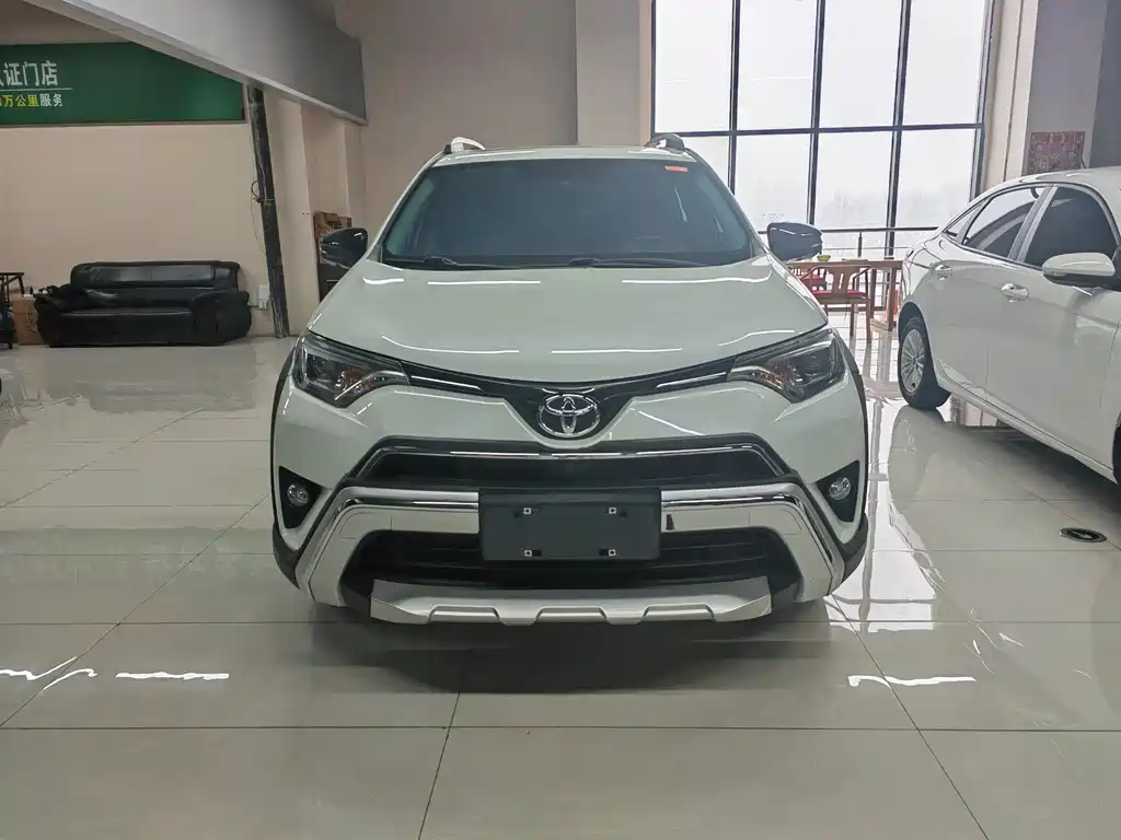 Toyota RAV4 2019 — фото 2