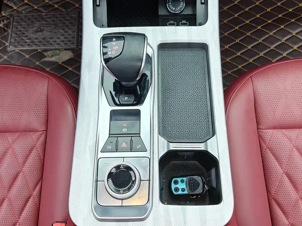 Jetour Jietu X70 PLUS 2023 — фото 15