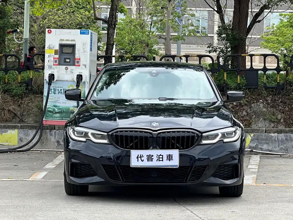 BMW 3 Series 2021 — фото 1