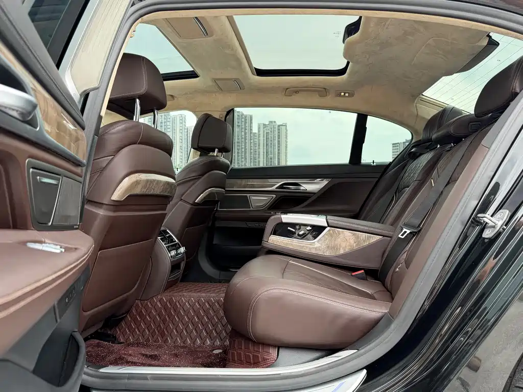 BMW 7 Series 2020 — фото 13
