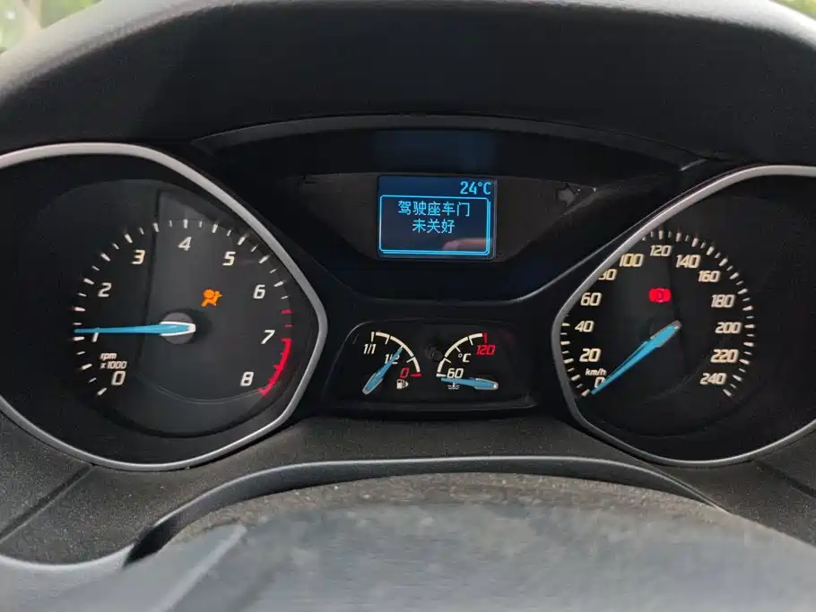 Ford Focus 2014 — фото 14