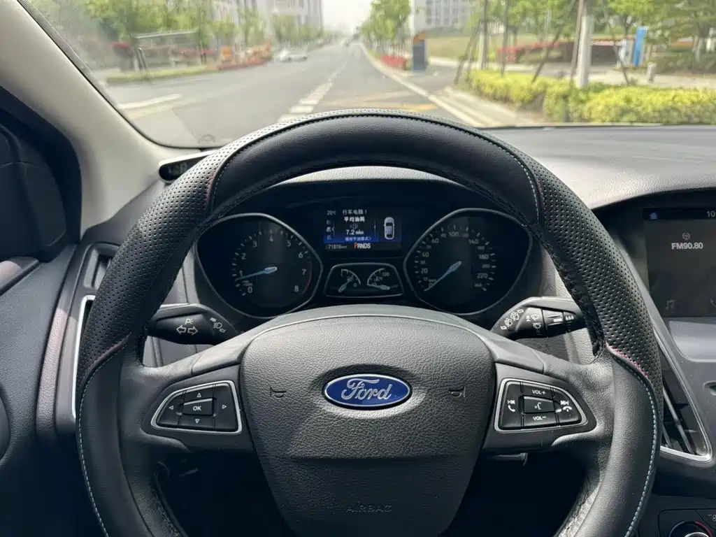Ford Focus 2017 — фото 15
