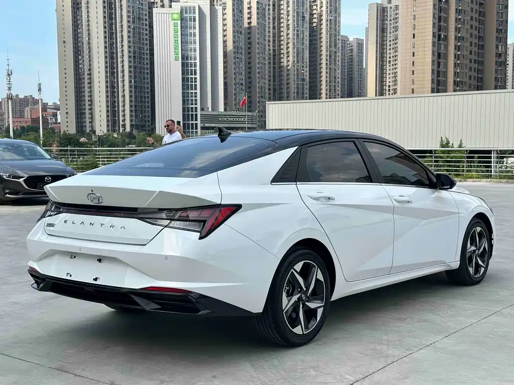 Hyundai Elantra 2022