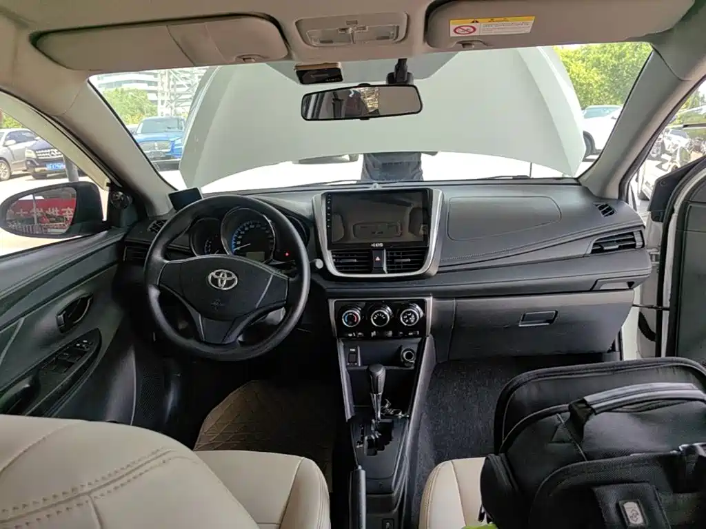 Toyota Yaris L 2018 — фото 10