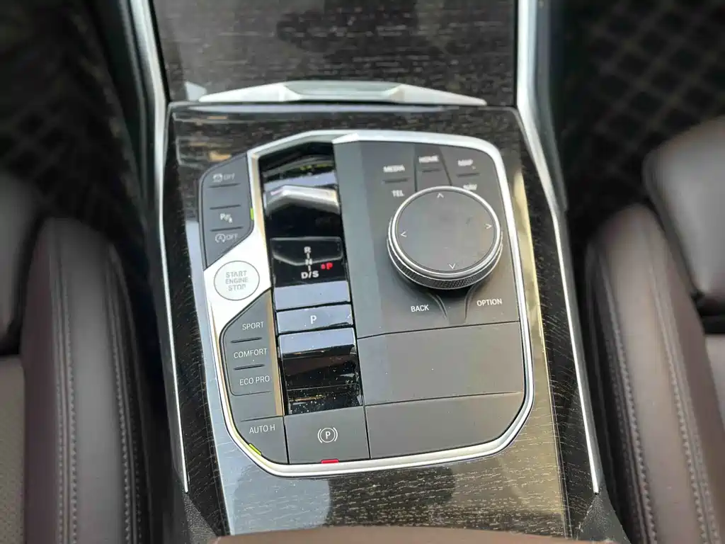 BMW 3 Series 2023 — фото 12