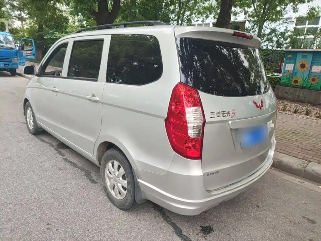 Wuling Hongguang 2018