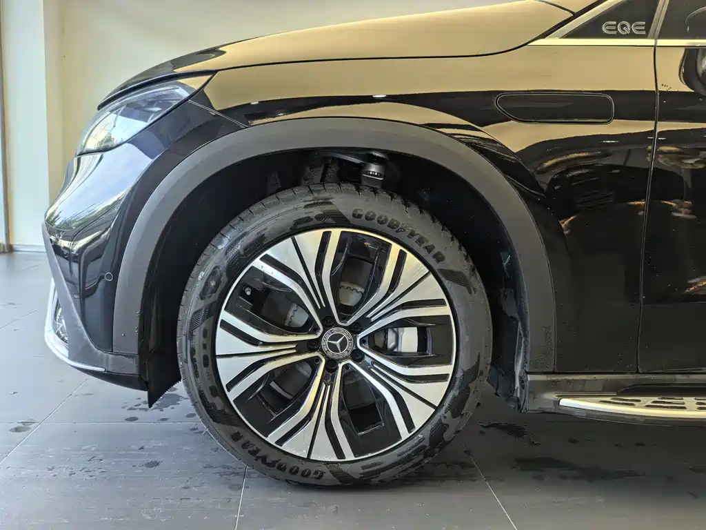 Mercedes-Benz EQE SUV 2025 — фото 16