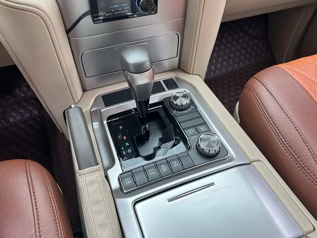 Toyota Land Cruiser 2019 — фото 18