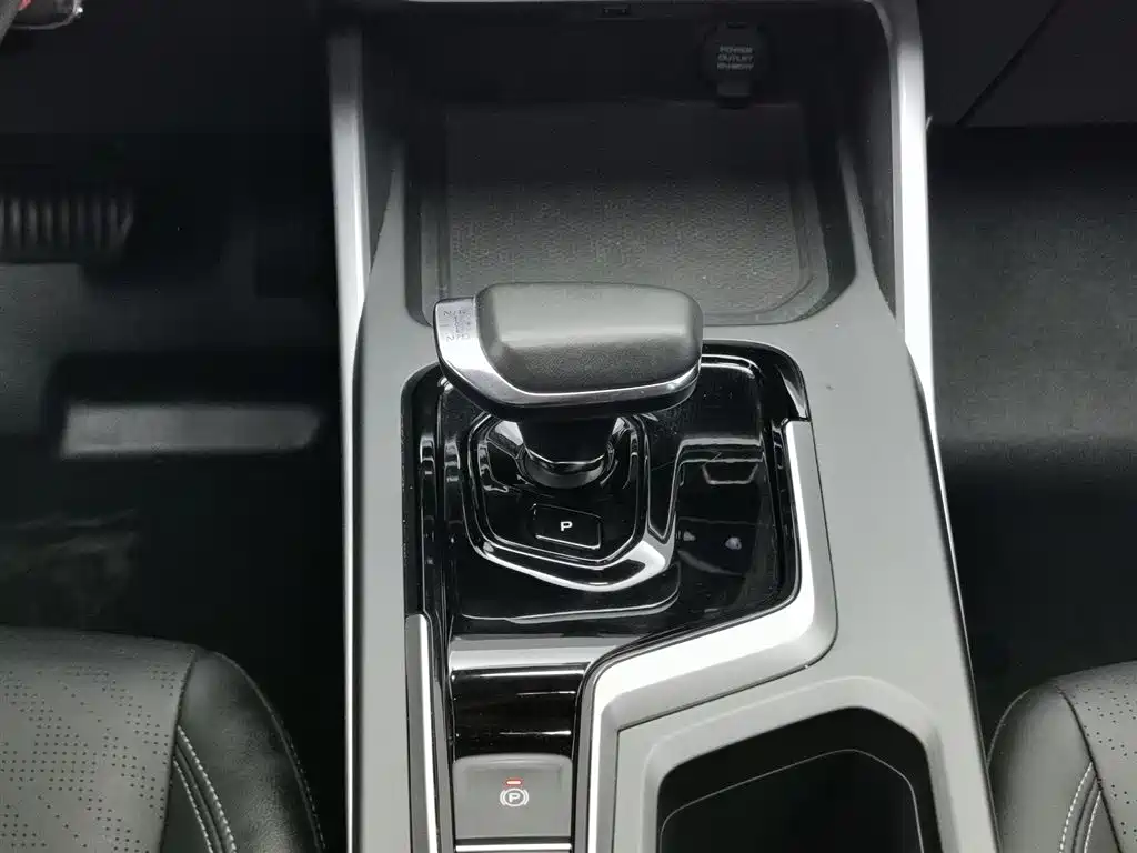 Geely Emgrand Methanol 2023 — фото 13