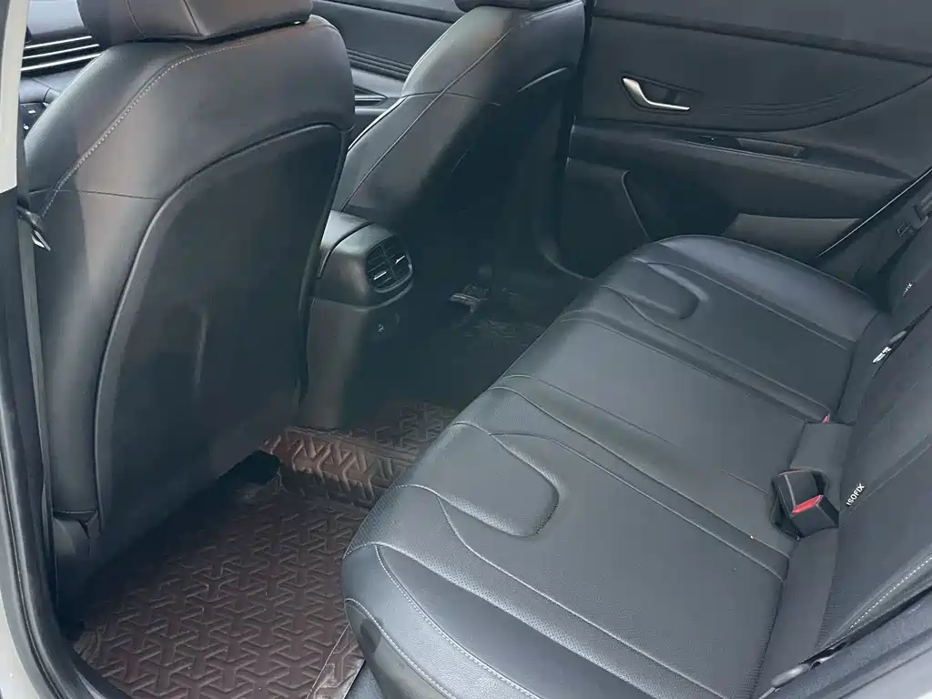 Hyundai Elantra 2022 — фото 20