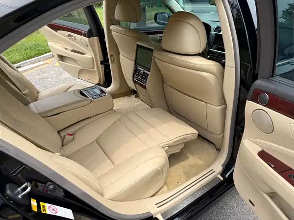 Lexus LS 2010