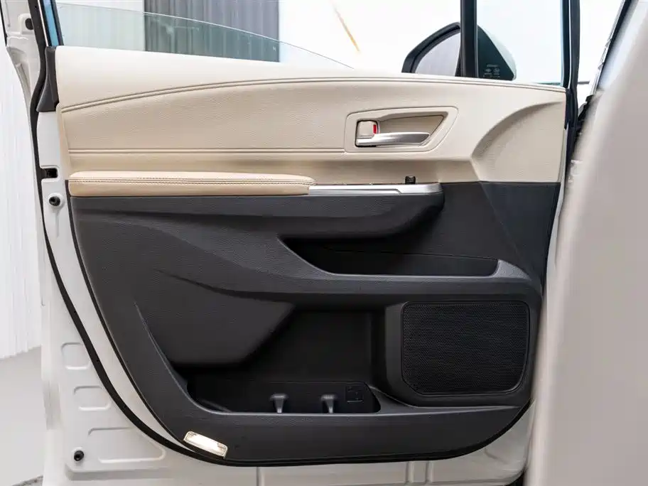 Toyota Sienna 2022 — фото 25