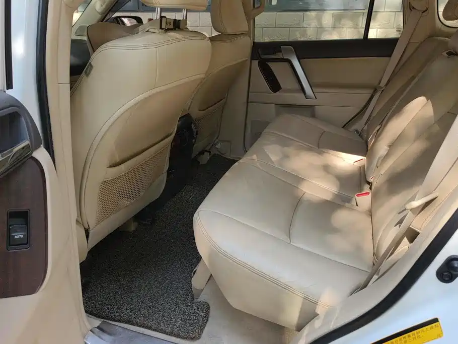 Toyota Prado 2015 — фото 11