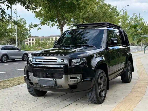 Land Rover Defender 2024