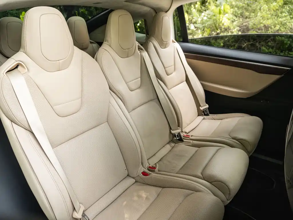 Tesla Model X 2017 — фото 16