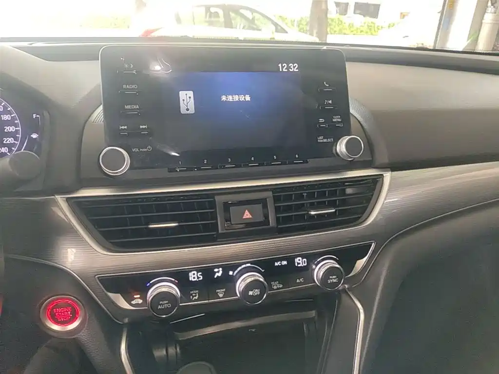 Honda Accord 2019 — фото 13