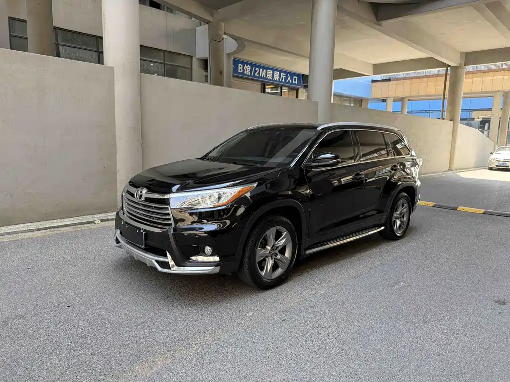 Toyota Highlander 2018 — фото 1