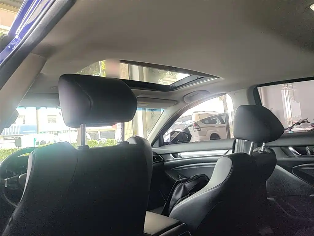 Honda Accord 2019 — фото 18