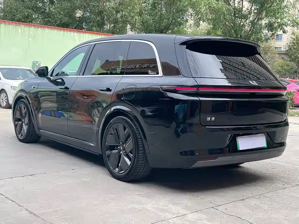 Li Auto L8 2025