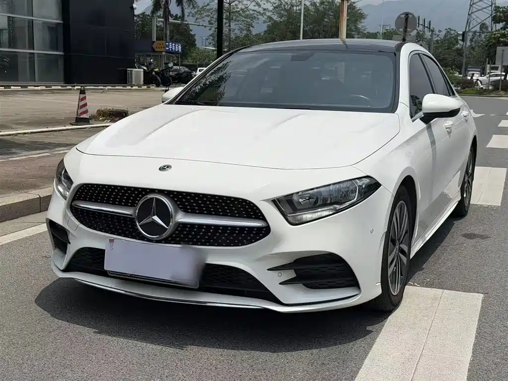 Mercedes-Benz A-Class 2019 — фото 2