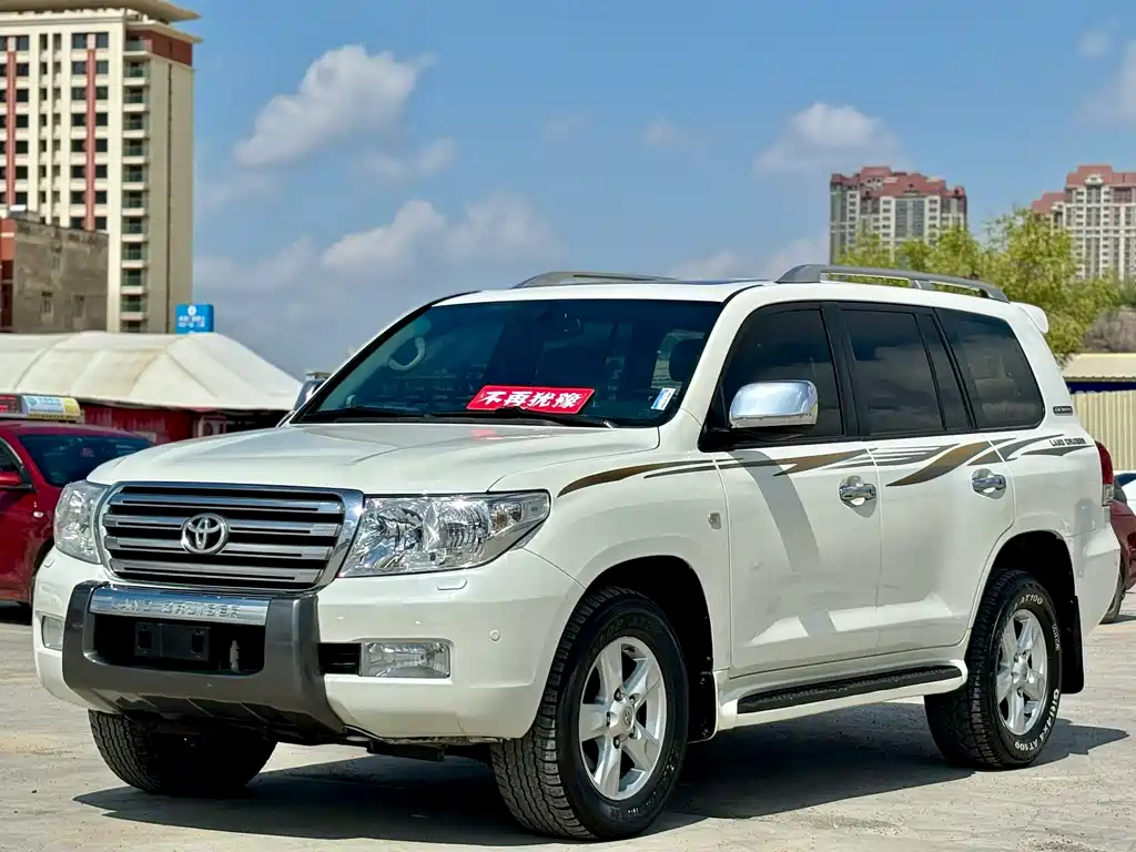 Toyota Land Cruiser 2012 — фото 1