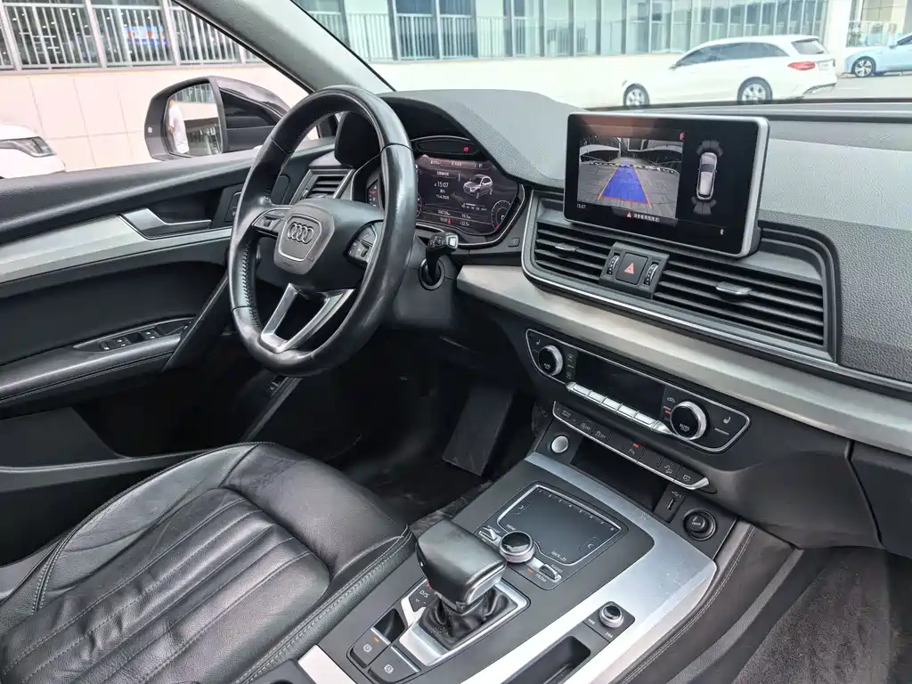 Audi Q5L 2020 — фото 16