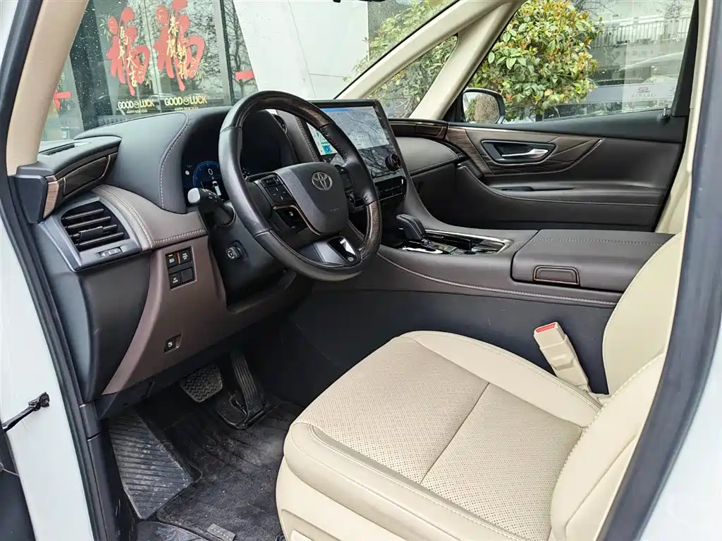 Toyota Alphard 2024 — фото 4