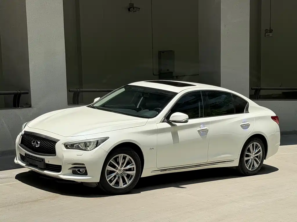 Infiniti Q50L 2015