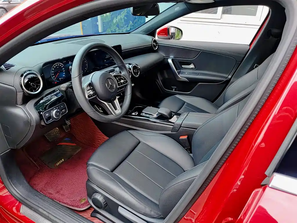 Mercedes-Benz A-Class 2023 — фото 7