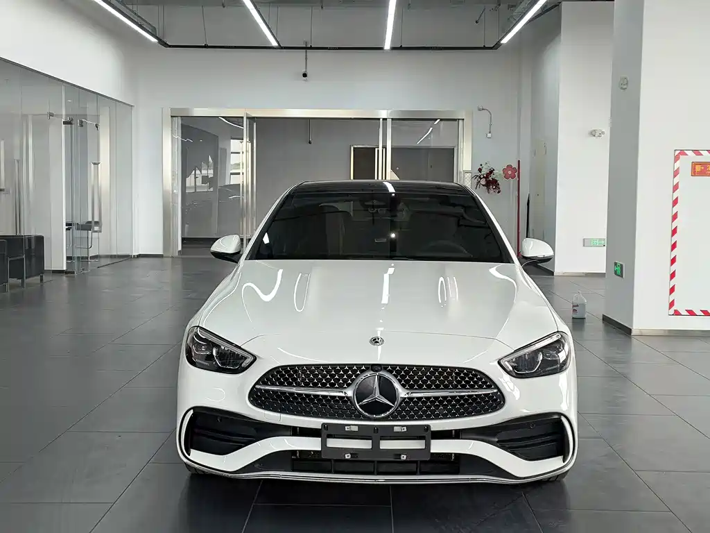 Mercedes-Benz C-Class 2024 — фото 2