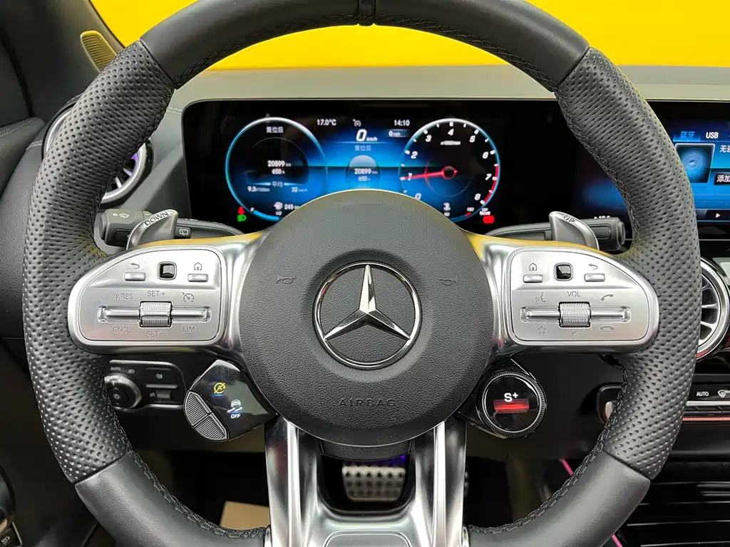 Mercedes-Benz GLA AMG 2023 — фото 12