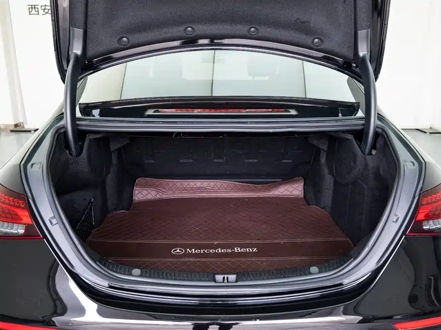 Mercedes-Benz E-Class 2023 — фото 8