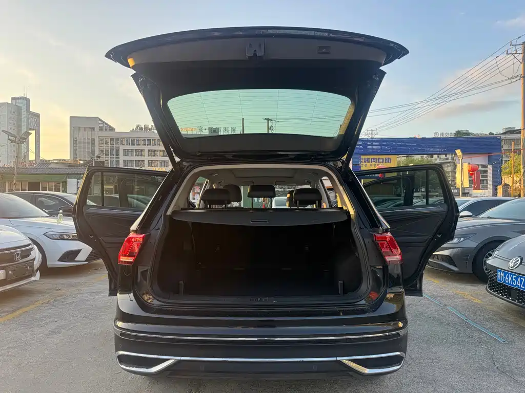 Volkswagen Tiguan L 2022 — фото 10