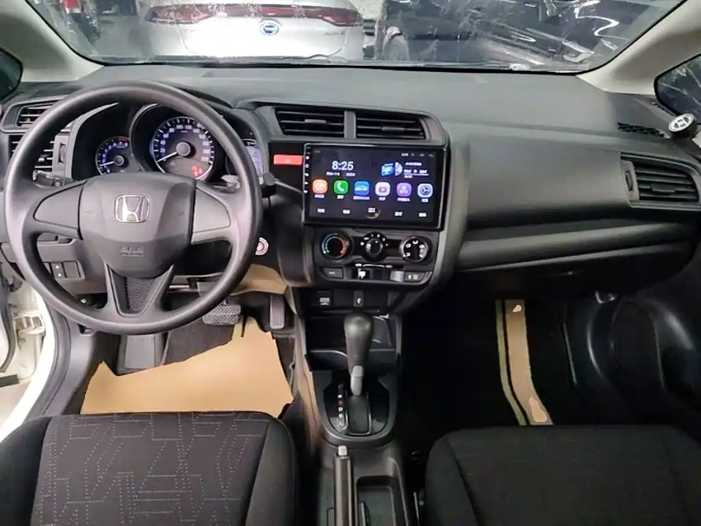 Honda Fit 2018 — фото 10