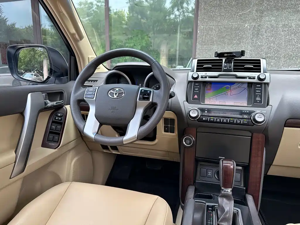 Toyota Prado 2015 — фото 13