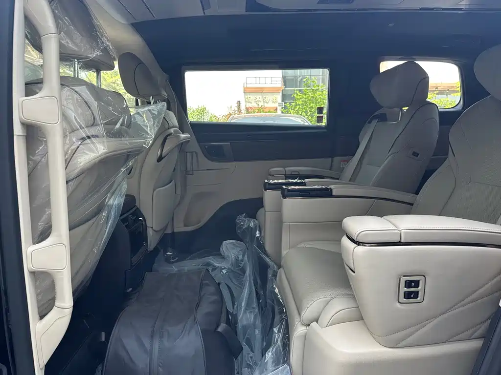 Toyota Alphard — фото 10